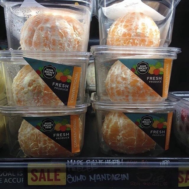 Portakalı soydum, plastik kaba koydum!